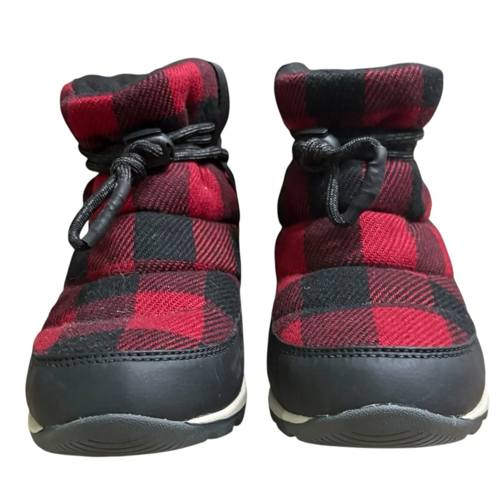 SORREL Whitney Short Winter Boots in Buffalo Plaid Size 8 — VERY GENTLY WORN!!!